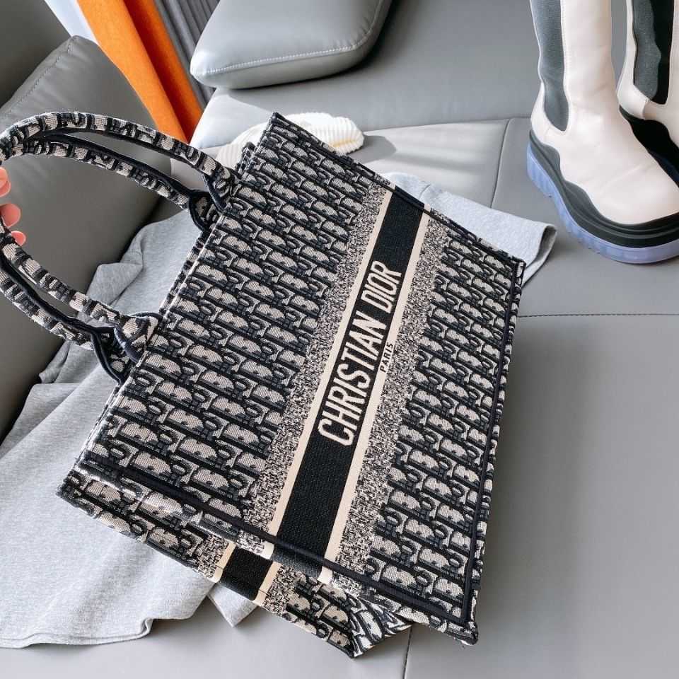 2021 and Cd Casual Fashionable Portable One Shoulder Small Fragrance Shopping Tote Bag Handbags CJ
2021 and Cd Casual Fashionable Portable One Shoulder Small Fragrance Shopping Tote Bag Handbags CJ