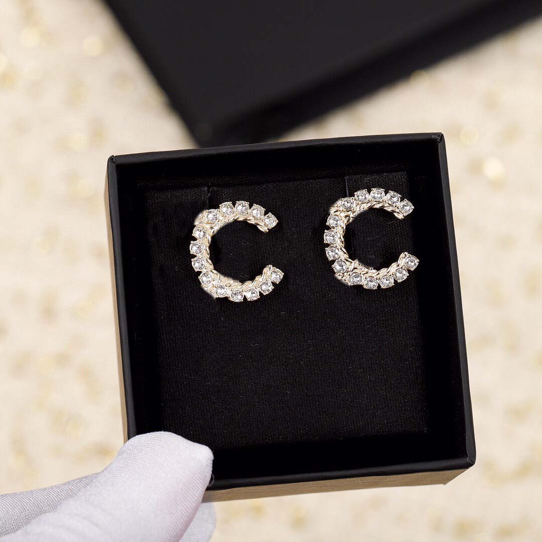 2022 Top quality Charm dangle stud earring with sparkly diamond in 18k gold plated for women wedding jewelry gift have box stamp PS7150
2022 Top quality Charm dangle stud earring with sparkly diamond in 18k gold plated for women wedding jewelry gift have box stamp PS7150