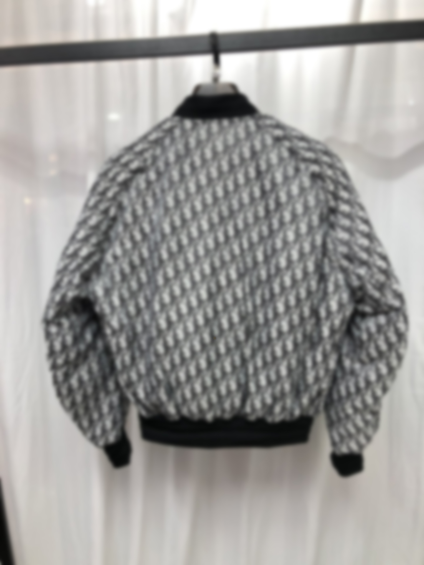 luxury designer men clothing jackets Both sides to wear bomber silk jacket Tracksuits letter print zipper sports top men's Baseball casual color black, Customize
luxury designer men clothing jackets Both sides to wear bomber silk jacket Tracksuits letter print zipper sports top men's Baseball casual color black, Customize