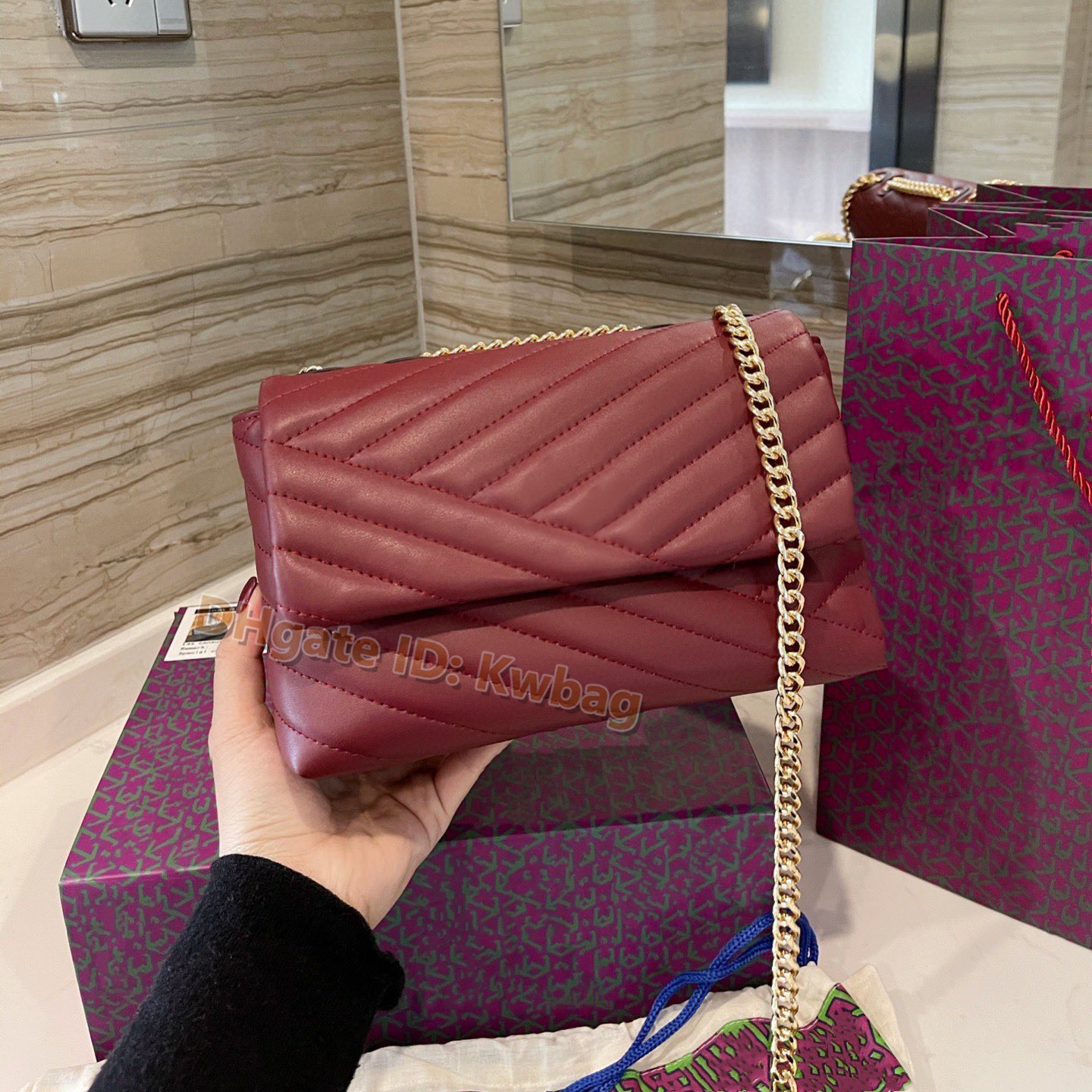2021 women shoulder chains Handbags Fashion Cross body handag messenger bags Ladies Clutch Purse Classic Luxurys Designers Flap tote bag Top quality wallet, No bags
2021 women shoulder chains Handbags Fashion Cross body handag messenger bags Ladies Clutch Purse Classic Luxurys Designers Flap tote bag Top quality wallet, No bags
