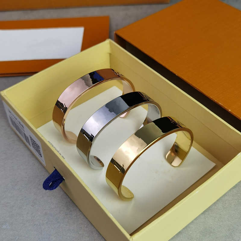 2021 Real luxury fear women hard body bracelet gold silver rose gold stainless steel braceletgg's gg's
2021 Real luxury fear women hard body bracelet gold silver rose gold stainless steel braceletgg's gg's