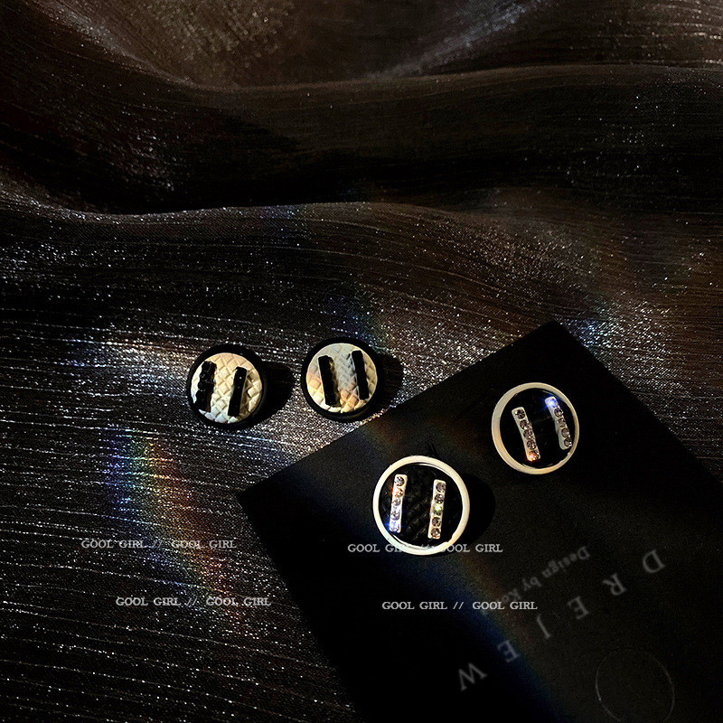 Geometric Ring Letter Charm Earrings Dark Wind Metal Studs 925 Silver Needle Eardrop Wholesale
Geometric Ring Letter Charm Earrings Dark Wind Metal Studs 925 Silver Needle Eardrop Wholesale