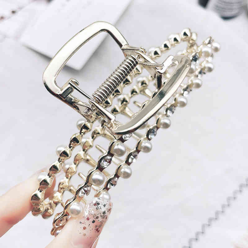 Hair Accessories Jewelry Korean Pearl Rhinestone pin Top Clip at the Back of Head Elegant Female Curling Headdress Bath Grab