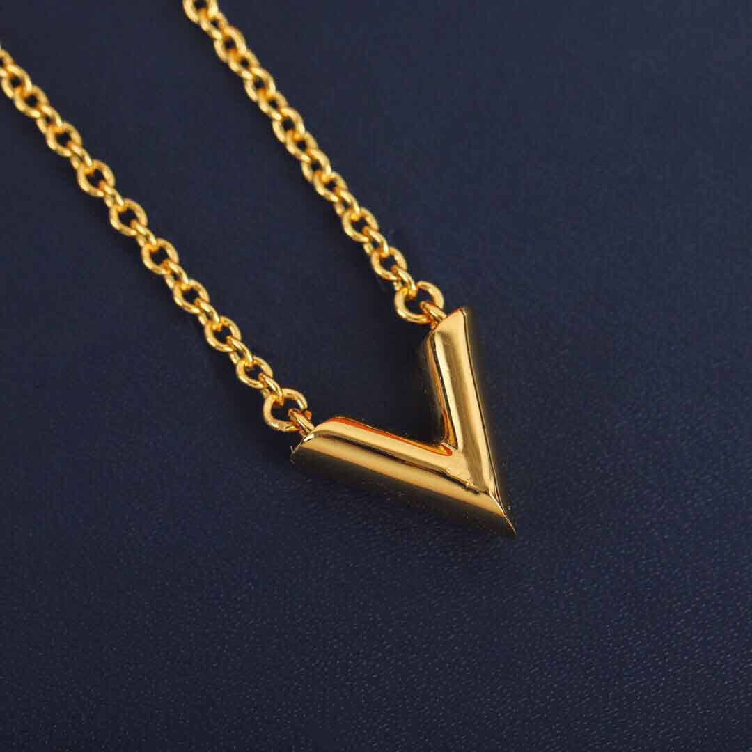 2022 Top quality pendant necklace with V words in 18k gold plated and words for women wedding jewelry gift have box stamp PS7320
2022 Top quality pendant necklace with V words in 18k gold plated and words for women wedding jewelry gift have box stamp PS7320