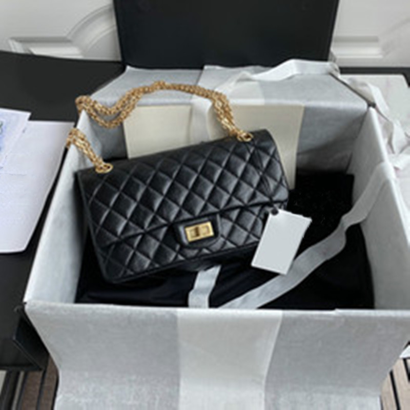 Autumn and winter the latest import fetal cattle 78900 fashion bags Double flap with metal chain can be closed leather is fine and soft bags
Autumn and winter the latest import fetal cattle 78900 fashion bags Double flap with metal chain can be closed leather is fine and soft bags