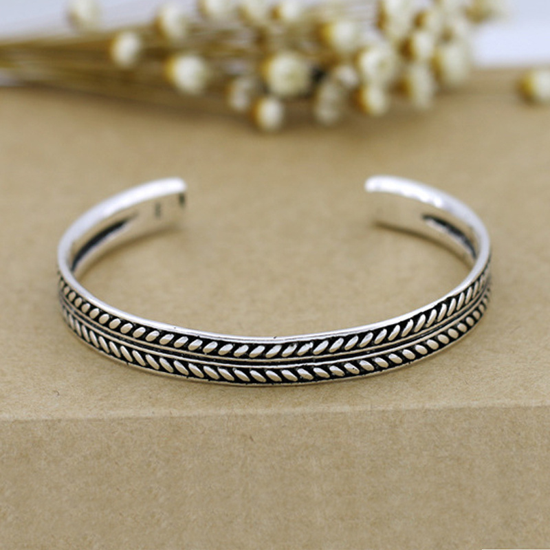Vintage Bracelet Tibetan Silver Color Simple Design Classic Bracelet Feather Leaf Pattern Open Cuff Bangle for Women Jewelry, Black
Vintage Bracelet Tibetan Silver Color Simple Design Classic Bracelet Feather Leaf Pattern Open Cuff Bangle for Women Jewelry, Black