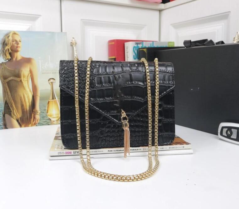 2021 new Fashion designer bags handbags Premium PU ladies stone grain women gold chain Silver mini handbag shoulder bag purse, Red
2021 new Fashion designer bags handbags Premium PU ladies stone grain women gold chain Silver mini handbag shoulder bag purse, Red