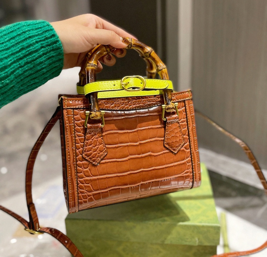 High quality Diana Bamboo tote bag designers handbag Genuine leather Shoulder Bags womens Purse Fashion pochette b8NR#
High quality Diana Bamboo tote bag designers handbag Genuine leather Shoulder Bags womens Purse Fashion pochette b8NR#