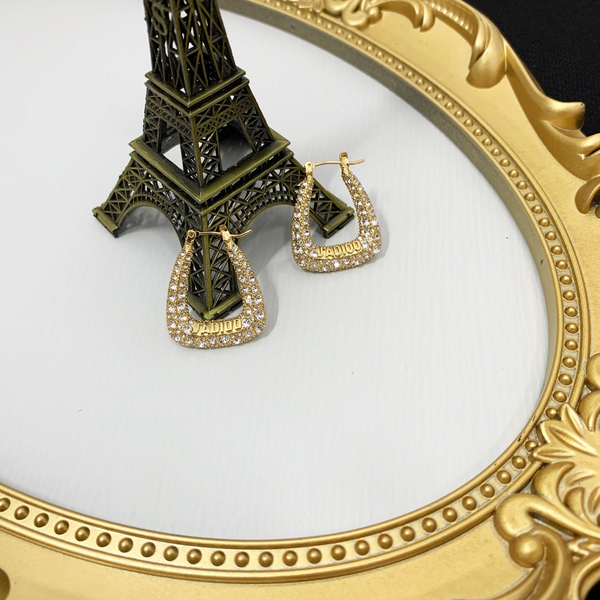 Fashion luxury jewelry Pearl Star Stud Earrings Women European and American Style Di Home Letter CD Diamond Earrings
Fashion luxury jewelry Pearl Star Stud Earrings Women European and American Style Di Home Letter CD Diamond Earrings