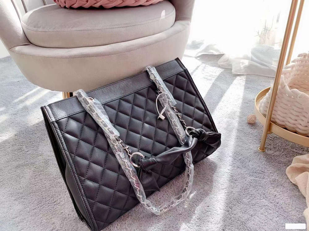 Luxury The new 2021 female Angle tide bag bag, senior fashion sense niche design package joker ins tote bags
Luxury The new 2021 female Angle tide bag bag, senior fashion sense niche design package joker ins tote bags