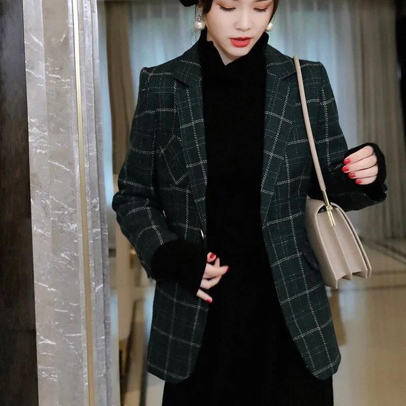 Women' Wool & Blends High-End Quality Autumn 2021 Dark Green Retro Plaid Woolen Jacket Women Suit Collar Coat Top Plus Size Outwear Sashes, Photo colour 
Women' Wool & Blends High-End Quality Autumn 2021 Dark Green Retro Plaid Woolen Jacket Women Suit Collar Coat Top Plus Size Outwear Sashes, Photo colour