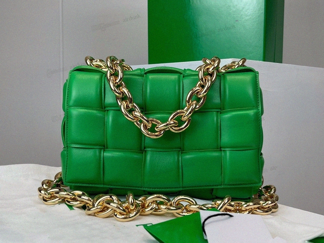 2022 High Quality Cosmetic bags Crossbody handbag one-shoulder Bottegas cassette woven pillow versatile design Bvs leather fashionable high-
2022 High Quality Cosmetic bags Crossbody handbag one-shoulder Bottegas cassette woven pillow versatile design Bvs leather fashionable high-