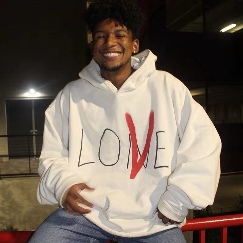 Vlones Pop Up New York Guerrilla Shop Valentine' Day Limited Love Graffiti Big v Hoodie Thin Sweater Men and Women, White
Vlones Pop Up New York Guerrilla Shop Valentine' Day Limited Love Graffiti Big v Hoodie Thin Sweater Men and Women, White