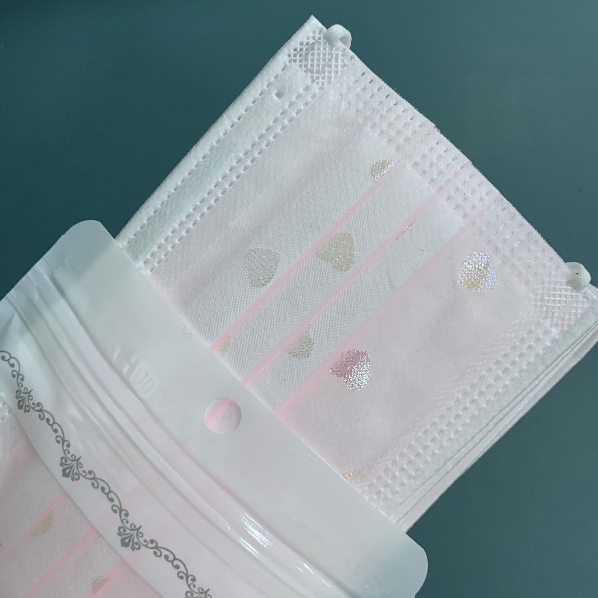 2021 New Classic Non-woven fabric Four-layer mesh printing disposable mask adult breathable dustproof and sunscreen fashion face masks with meltblown
2021 New Classic Non-woven fabric Four-layer mesh printing disposable mask adult breathable dustproof and sunscreen fashion face masks with meltblown