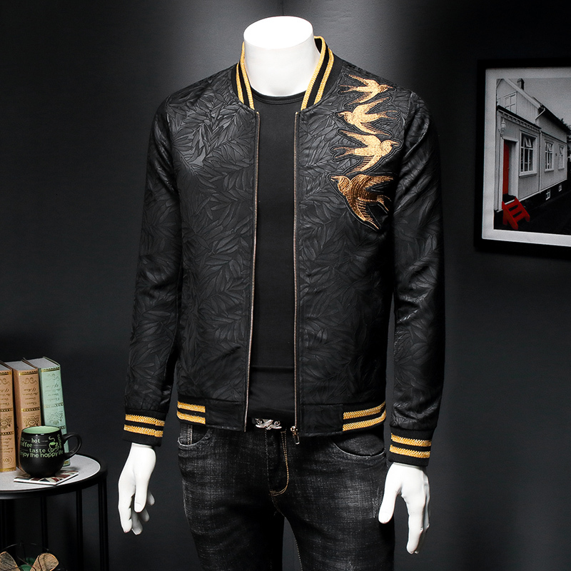 2021 Jaqueta Masculina Spring New Gold Embroidery Slim Fit Bomber Print Retro Jacket Club Clothing Men 5xl-m Ij41, Black
2021 Jaqueta Masculina Spring New Gold Embroidery Slim Fit Bomber Print Retro Jacket Club Clothing Men 5xl-m Ij41, Black