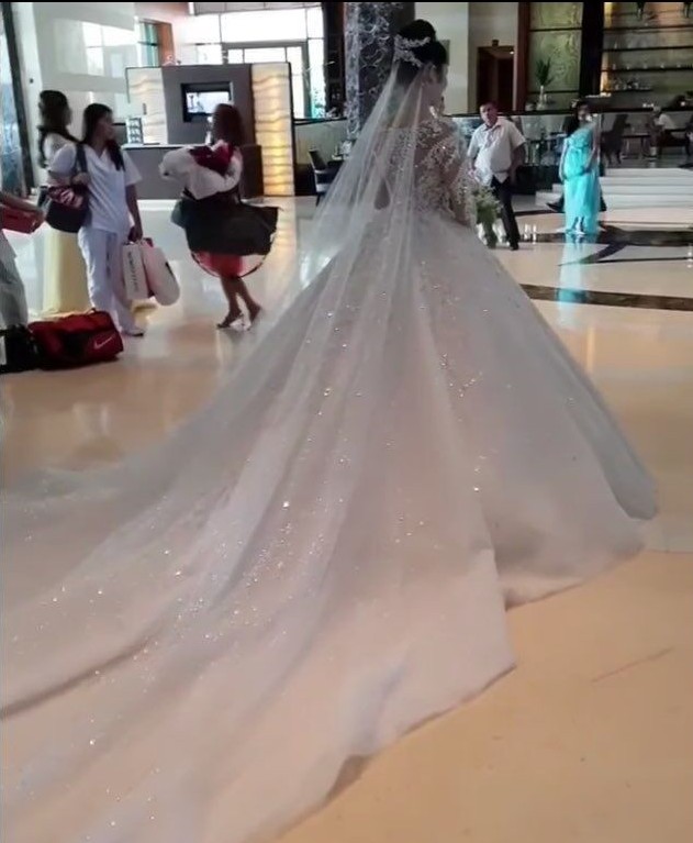 2021 sparkle illusion Wedding Dresses crew long sleeves sequined lace Bridal Gowns Lace Appliques long train vestidos de novia