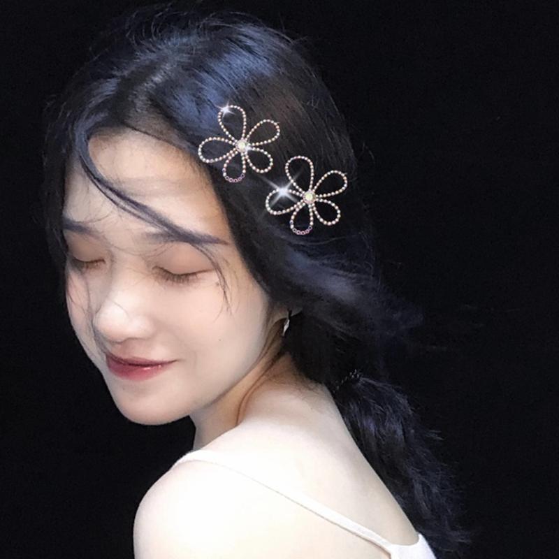 HUANZHI 2021 New Shiny Vintage Colourful Rhinestones Hollow Flower Hair Clip Barrette Hair Accessories for Women Party Jewellery
HUANZHI 2021 New Shiny Vintage Colourful Rhinestones Hollow Flower Hair Clip Barrette Hair Accessories for Women Party Jewellery