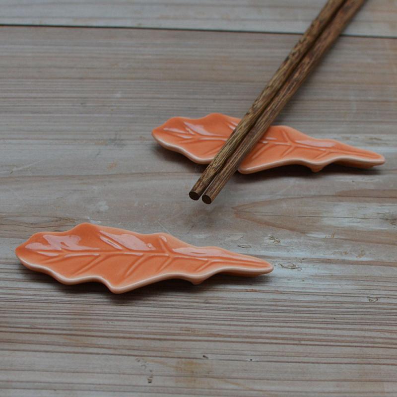 Chopsticks 1Pcs Ceramic Holder Leaf Shape Knife Stand Spoon Fork Rack Art Craft Dinner Kitchen Tableware
Chopsticks 1Pcs Ceramic Holder Leaf Shape Knife Stand Spoon Fork Rack Art Craft Dinner Kitchen Tableware