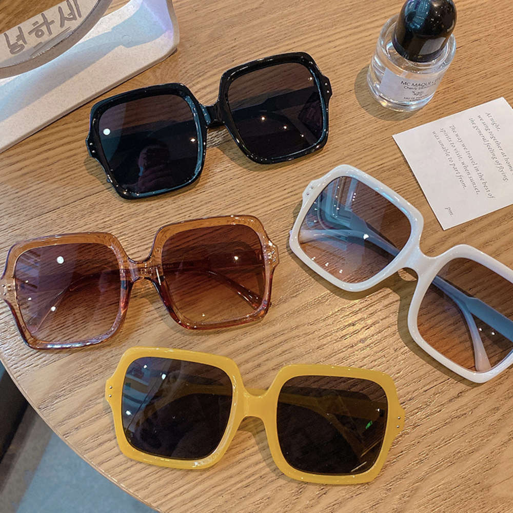 Jennie's same large frame sunglasses for women with big face and thin men, White;black
Jennie's same large frame sunglasses for women with big face and thin men, White;black
