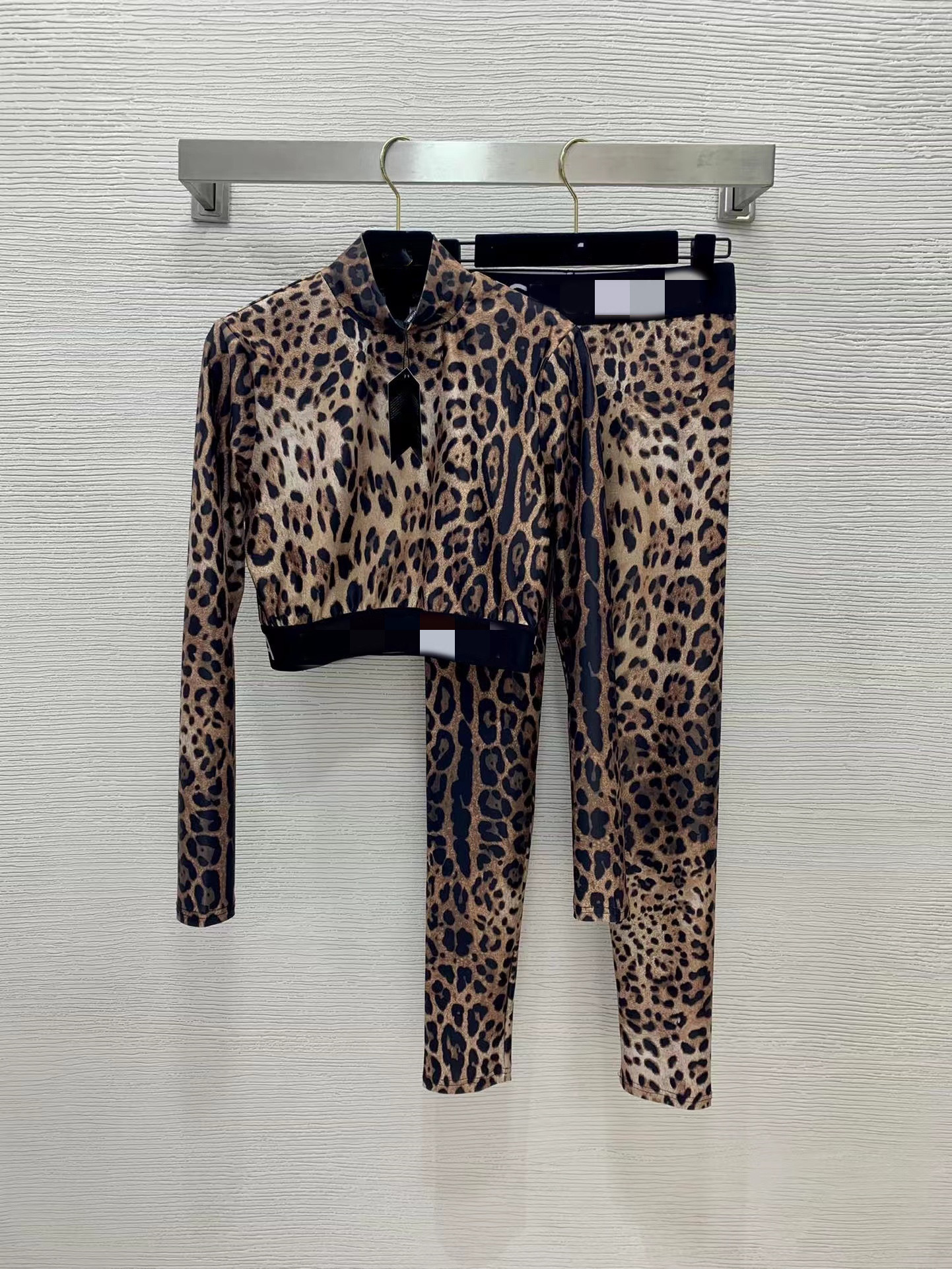 Women' Tracksuits 2021 Autumn Winter Fashion yoga pant And Brand Same Style 2 ieces Sets 1027-9, Picture color
Women' Tracksuits 2021 Autumn Winter Fashion yoga pant And Brand Same Style 2 ieces Sets 1027-9, Picture color