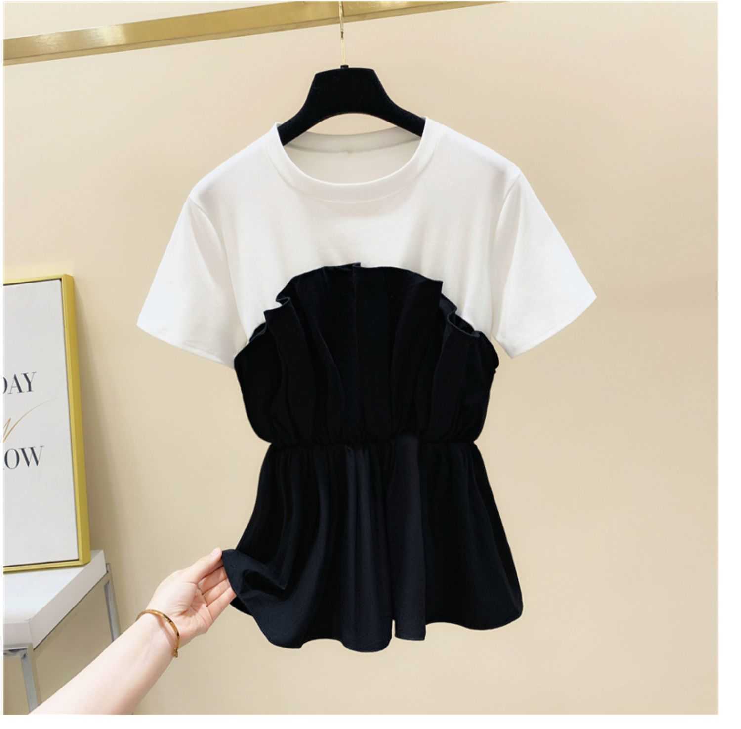 Design Patchwork Pleated Panelled Hugging Fake Two-Piece T-shirt Summer Korean Style Ageing O Neck Shirt Women Tops 210615, White
Design Patchwork Pleated Panelled Hugging Fake Two-Piece T-shirt Summer Korean Style Ageing O Neck Shirt Women Tops 210615, White