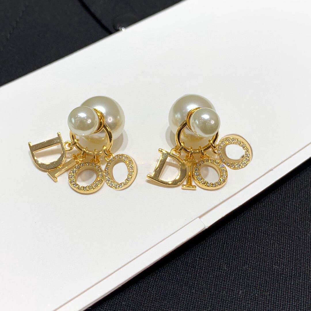 2021 Fashion pearl stud earrings for lady Women Party Wedding Lovers gift engagement Jewelry for Bride With Box PS4295
2021 Fashion pearl stud earrings for lady Women Party Wedding Lovers gift engagement Jewelry for Bride With Box PS4295