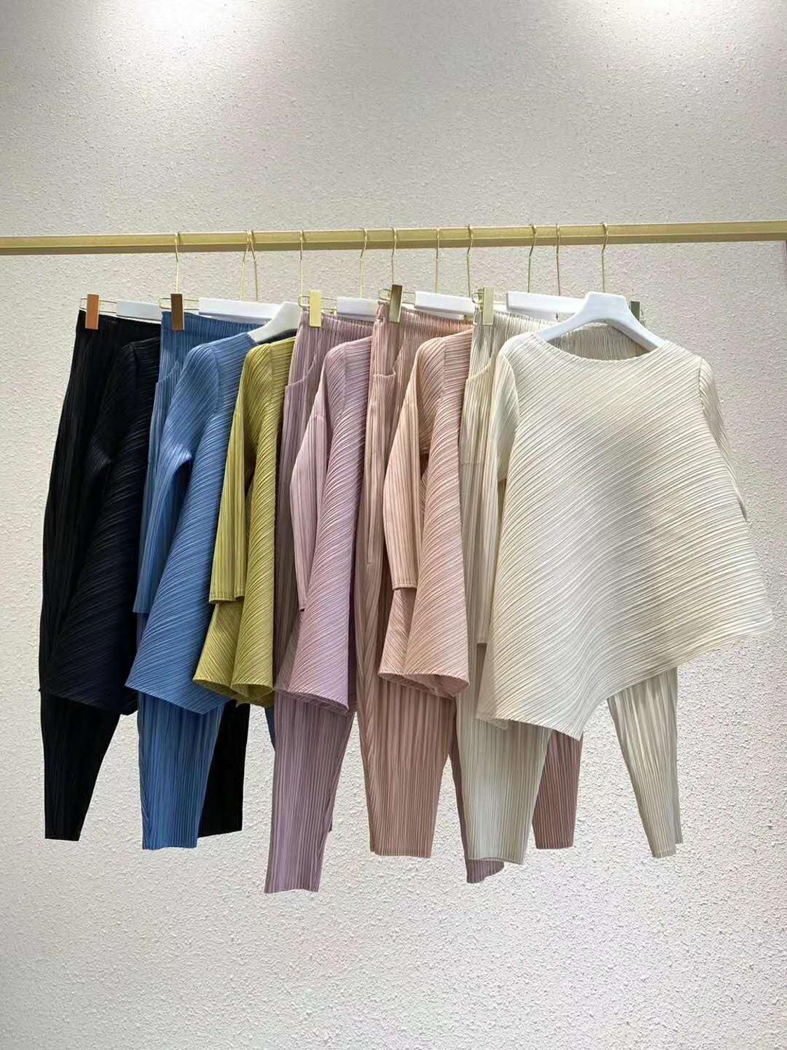 2021 New Autumn Winter Pleated Korean Plus Size Piece Women Irregular Tops Harem Pants Outfits Aesthetic Clothes Nnod, Khaki
2021 New Autumn Winter Pleated Korean Plus Size Piece Women Irregular Tops Harem Pants Outfits Aesthetic Clothes Nnod, Khaki
