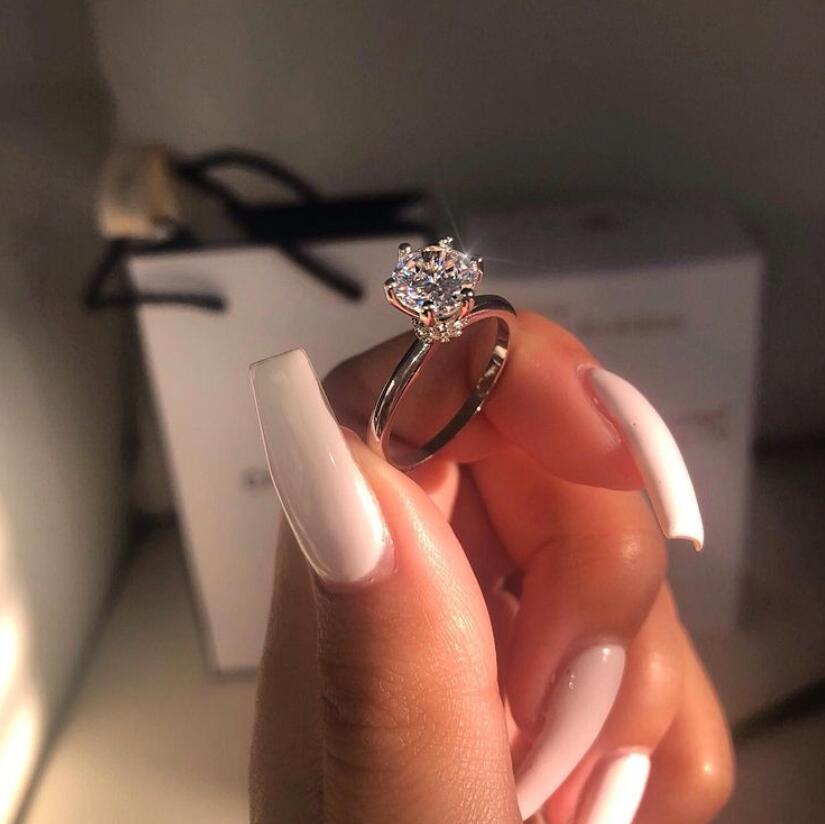 Ins Top Selg New Arrival Simple Fashion Jewelry Sterg Sier Rounc Cut White Topaz Dia Gemstones Women Wedding Band Crown Ring