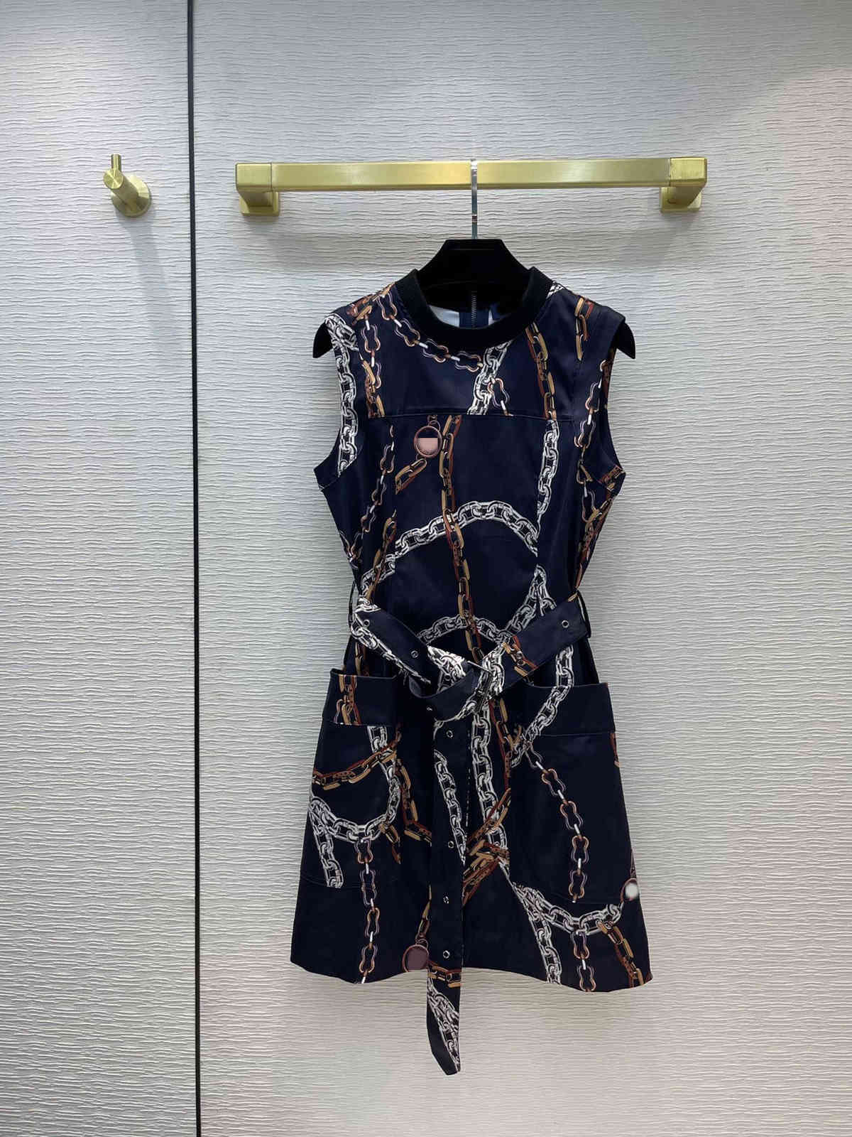 Milan Runway Dresses 2021 Summer Autumn Sleeveless O Neck Print Designer Dress Brand Same Style Clothing 0624-10, Picture color
Milan Runway Dresses 2021 Summer Autumn Sleeveless O Neck Print Designer Dress Brand Same Style Clothing 0624-10, Picture color