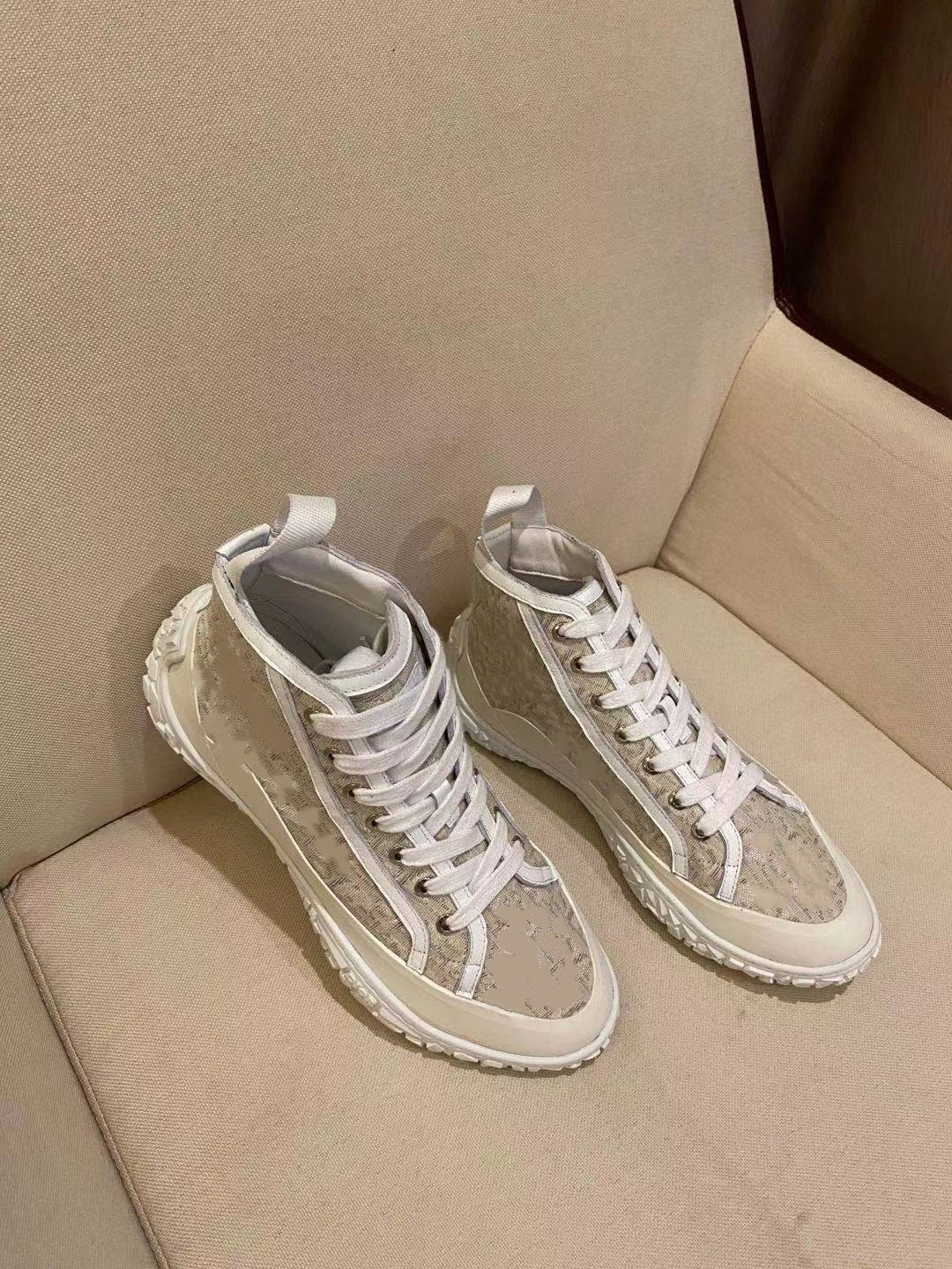 2021 Designer Sneakers bottom is red below shoe Low Cut Suede spike Shoes For Men and Women Luxury Party Wedding crystal Leather Sneaker 0708, 04
2021 Designer Sneakers bottom is red below shoe Low Cut Suede spike Shoes For Men and Women Luxury Party Wedding crystal Leather Sneaker 0708, 04