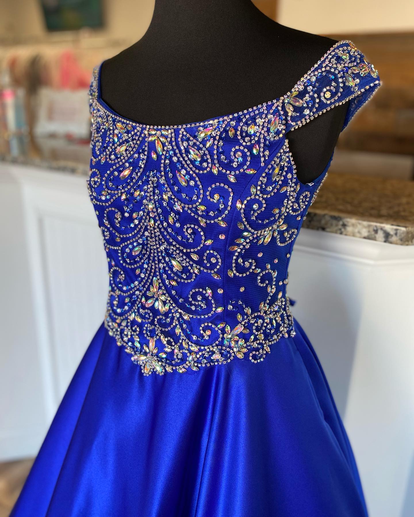 Royal Blue Girl Pageant Dresses 2022 Crystals Baby Girls Dress A-Line Off-Shoulder Little Kids Birthday First Communion Formal Event Wear Gowns Infant