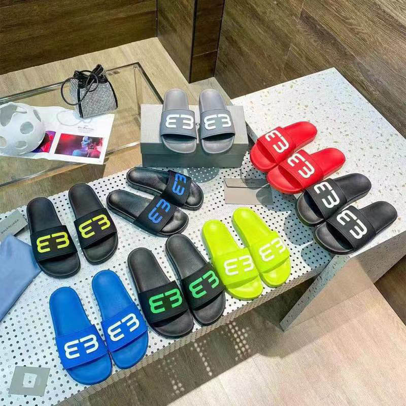 36-46 fashion Paris Mens slipper Womens Slippers shine Luxury designer Reflective Beach Ladies Flip Flops Loafers Black Ourdoor Home Slides, Box
36-46 fashion Paris Mens slipper Womens Slippers shine Luxury designer Reflective Beach Ladies Flip Flops Loafers Black Ourdoor Home Slides, Box