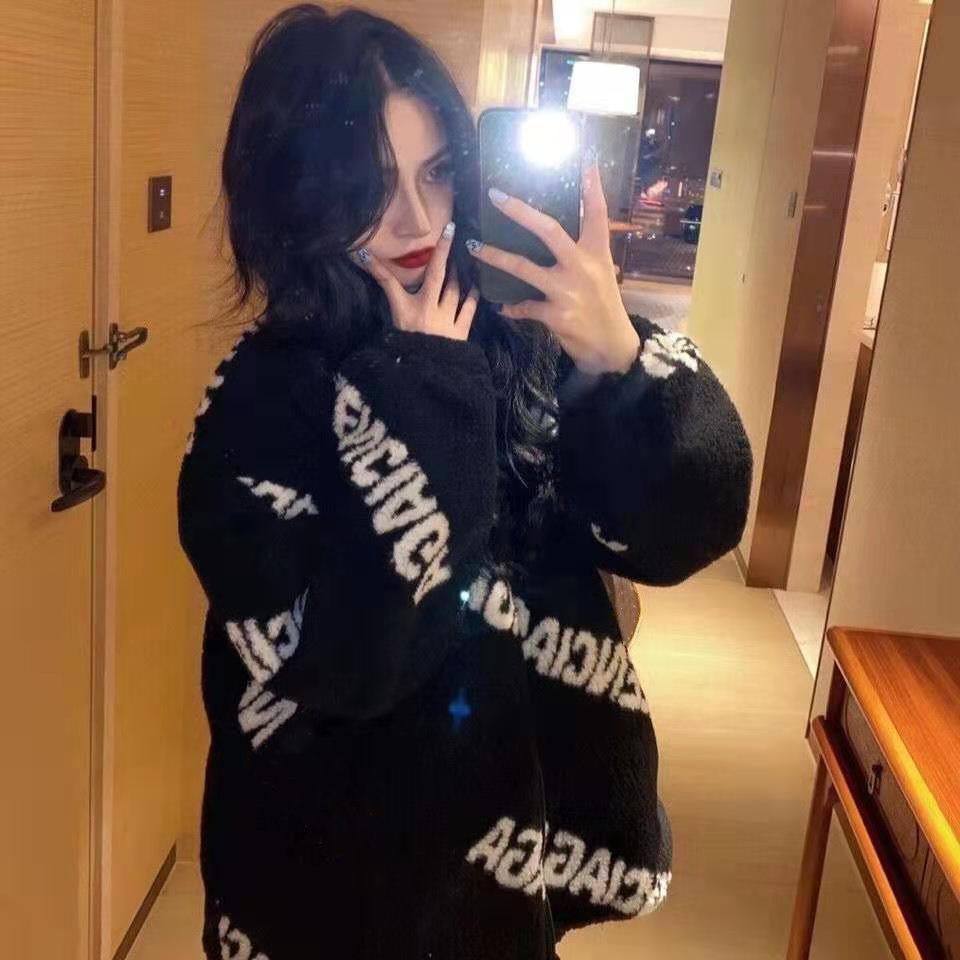 Popular logo lamb feather coat for women autumn winter 2020 new fashion versatile loose letter coat large size,09, Black;brown
Popular logo lamb feather coat for women autumn winter 2020 new fashion versatile loose letter coat large size,09, Black;brown