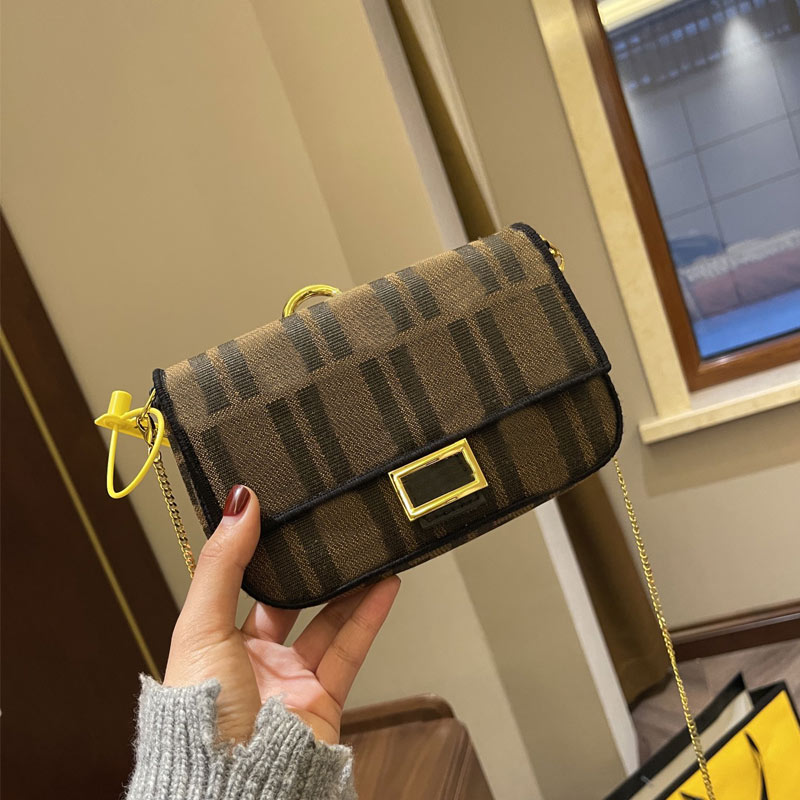 Wallet Mini F Purse Letter Chain Crossbody Bags Shoulder Wallets Coin Purse With Box Classic Lock Clutch Bag
Wallet Mini F Purse Letter Chain Crossbody Bags Shoulder Wallets Coin Purse With Box Classic Lock Clutch Bag