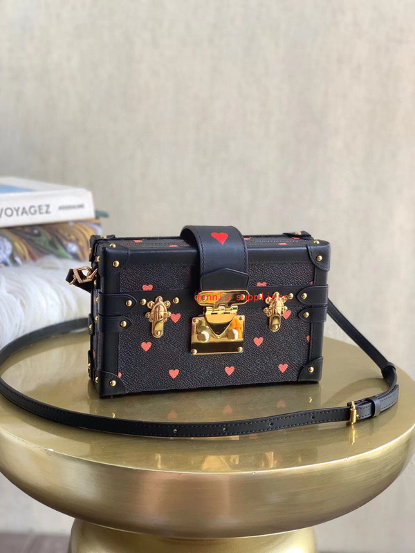 M57454 GAME ON PETITE MALLE BAG Top Quality Women Toiletry Pouch Clutch Shoulder Bags PETITE MALLE Canvas Handbag Pocket hard box Bag M40273
M57454 GAME ON PETITE MALLE BAG Top Quality Women Toiletry Pouch Clutch Shoulder Bags PETITE MALLE Canvas Handbag Pocket hard box Bag M40273