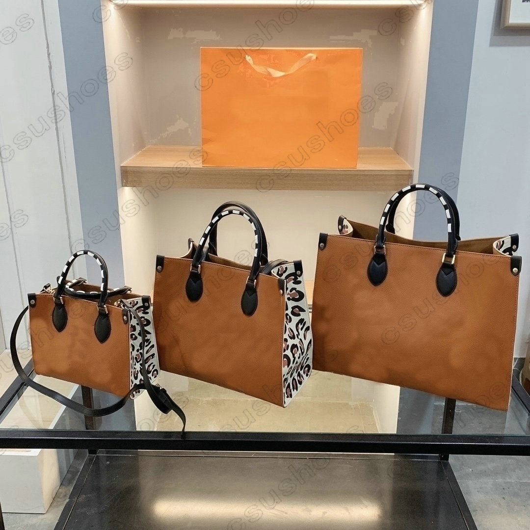ONTHEGO Leopard Print PM 25cm MM GM Bag Mini Tote Embossed Monograms Leather Womens Designer Wild at Heart Handbag Cross Body handle Carry Purse Wallets ON THE GO, Customize
ONTHEGO Leopard Print PM 25cm MM GM Bag Mini Tote Embossed Monograms Leather Womens Designer Wild at Heart Handbag Cross Body handle Carry Purse Wallets ON THE GO, Customize