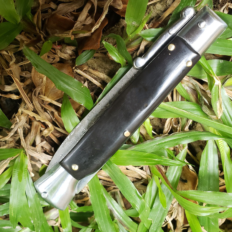 The patron saint of Damascus Italy Swinguard camping Collecting hunting camping knife knives copies
The patron saint of Damascus Italy Swinguard camping Collecting hunting camping knife knives copies