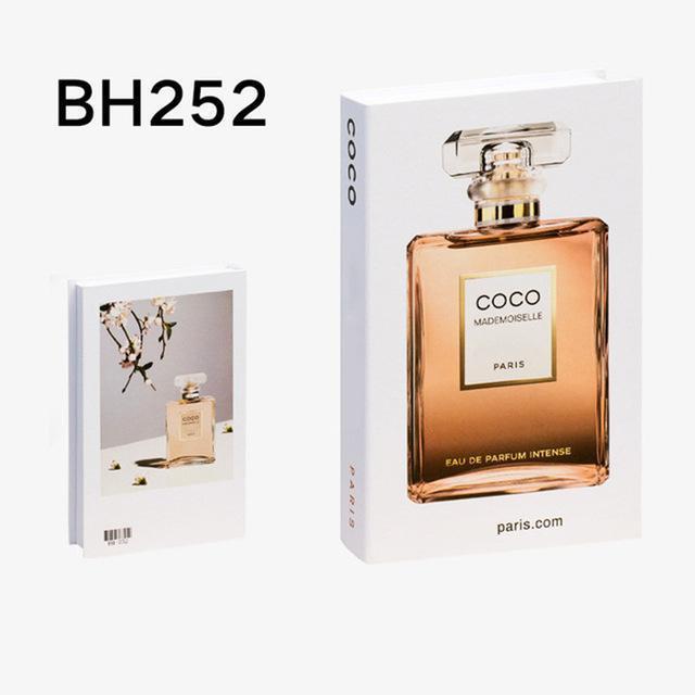 2021 New Hot Gift Fake Books Decoration for Home Decorative Books Modern Simulation Fashion Luxury Home Hotel Gift Y0707
2021 New Hot Gift Fake Books Decoration for Home Decorative Books Modern Simulation Fashion Luxury Home Hotel Gift Y0707