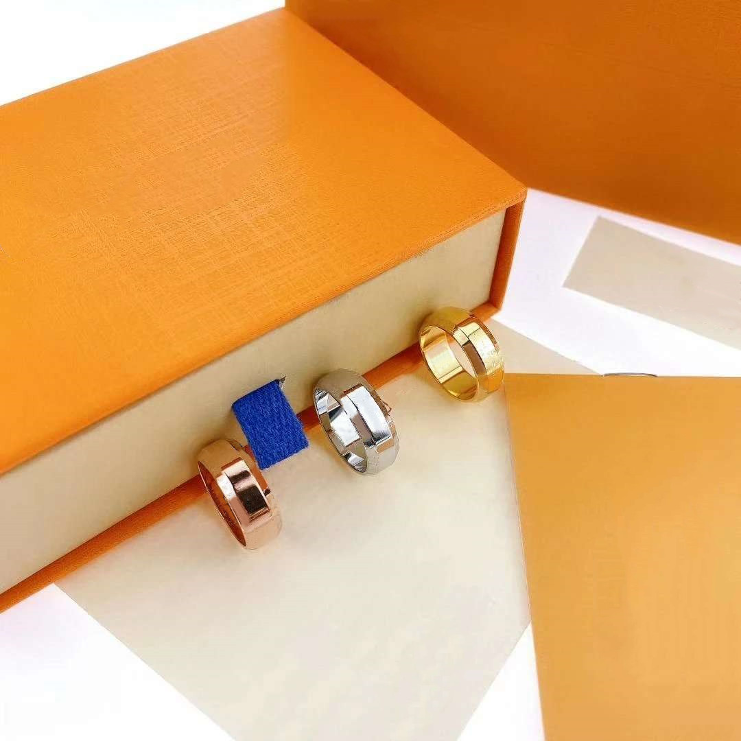 Designer V Ring Titanium Steel Ring Male Rings Couple Jewelry Stainless Steel Jewelry Couple Rings with Box WoMen Rings
Designer V Ring Titanium Steel Ring Male Rings Couple Jewelry Stainless Steel Jewelry Couple Rings with Box WoMen Rings