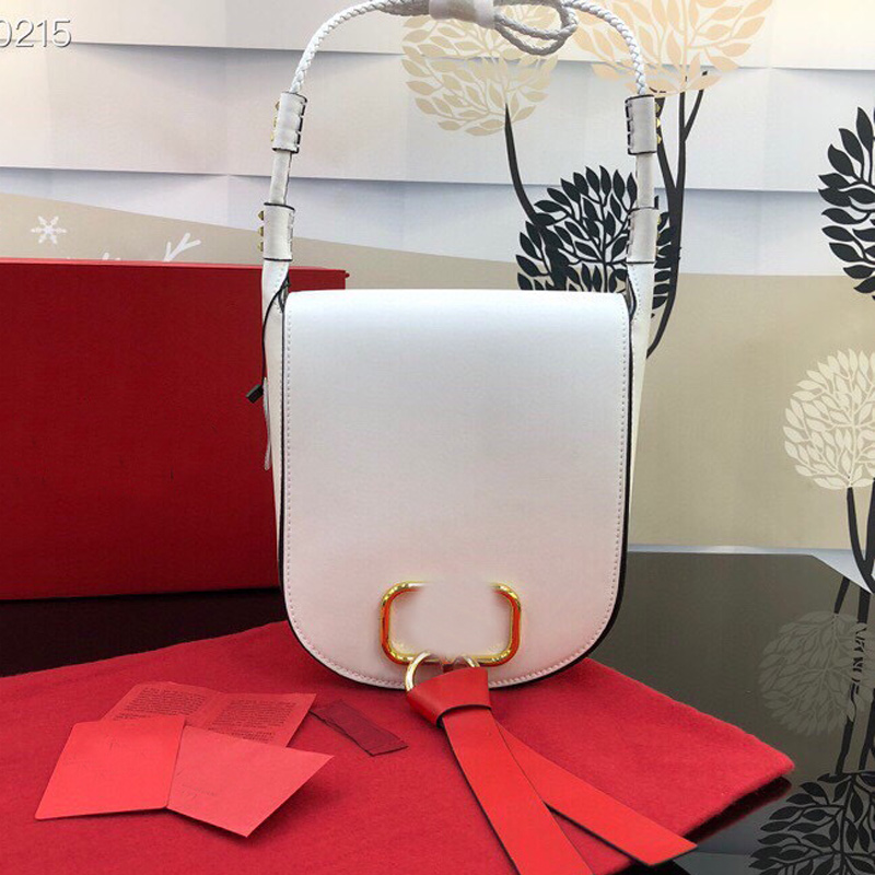 Women Shoulder Bags Handbag Purse Plain Smooth Surface Genuine Leather Gold Hardware Letters Hasp Interior Zipper High Quality
Women Shoulder Bags Handbag Purse Plain Smooth Surface Genuine Leather Gold Hardware Letters Hasp Interior Zipper High Quality