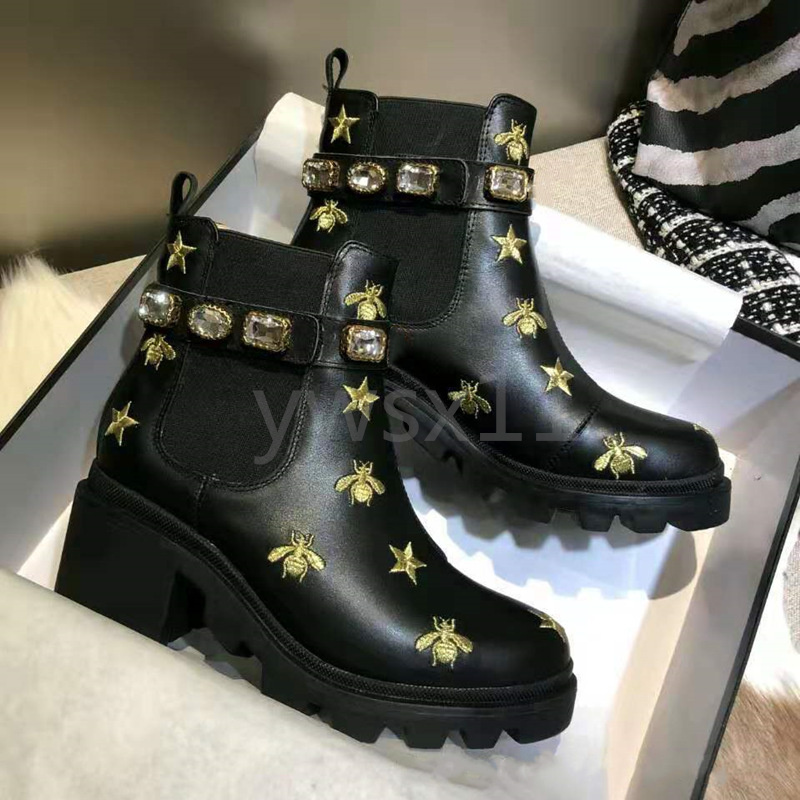 Women Designer Boots Desert Boot Flamingos Love Arrow 100% Real Leather Medal Coarse Non-Slip Winter ankle Shoes size 35-41, Shoe box
Women Designer Boots Desert Boot Flamingos Love Arrow 100% Real Leather Medal Coarse Non-Slip Winter ankle Shoes size 35-41, Shoe box