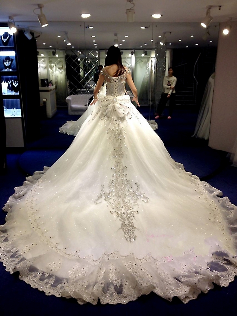 2021 New Luxurious Crystal Es Cap Sleeves Beaded y Bridal Bow Back Lace Wedding Gowns Robe De Mariee Ujsw, White
2021 New Luxurious Crystal Es Cap Sleeves Beaded y Bridal Bow Back Lace Wedding Gowns Robe De Mariee Ujsw, White