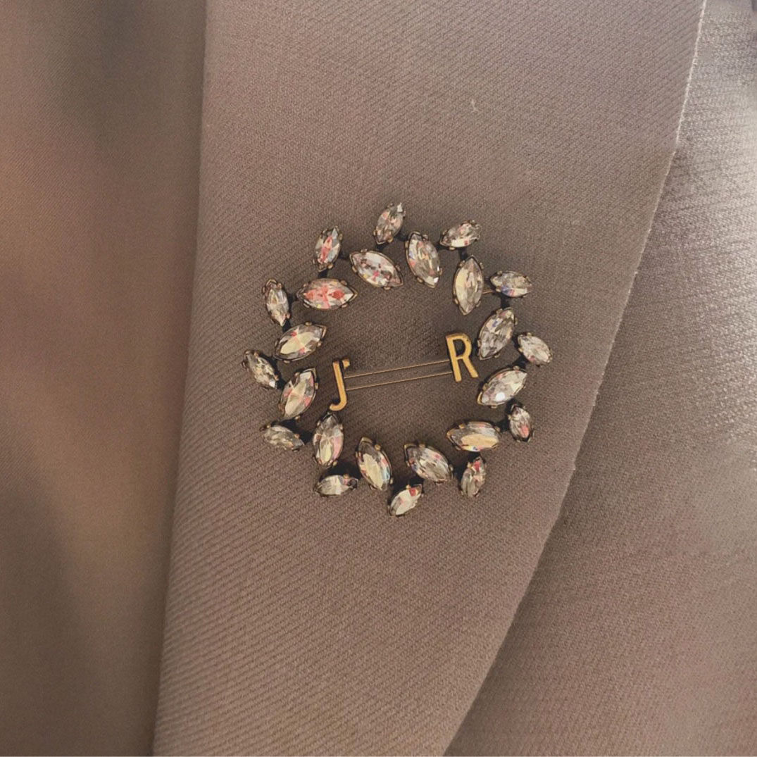 Diamond Designer Brooch Luxury Fashion Gold Brooches Letter Printed Wedding Party Jewelry Pearl Silver Casual Classic Wholesale Leency
Diamond Designer Brooch Luxury Fashion Gold Brooches Letter Printed Wedding Party Jewelry Pearl Silver Casual Classic Wholesale Leency