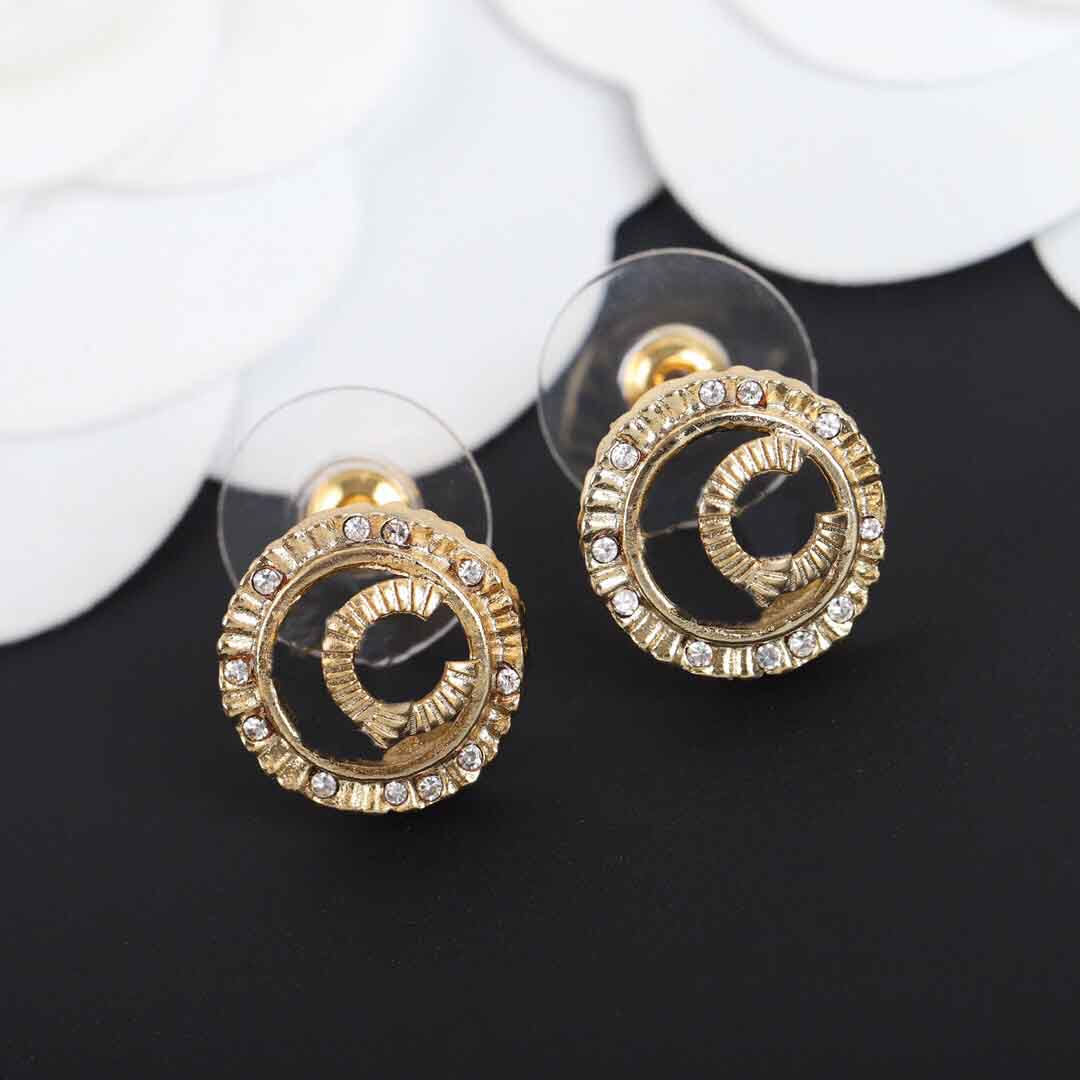 2022 Top quality Charm stud earring round shape with diamond small and hollow desgin in 18k gold plated for women wedding jewelry gift have box stamp PS7245
2022 Top quality Charm stud earring round shape with diamond small and hollow desgin in 18k gold plated for women wedding jewelry gift have box stamp PS7245