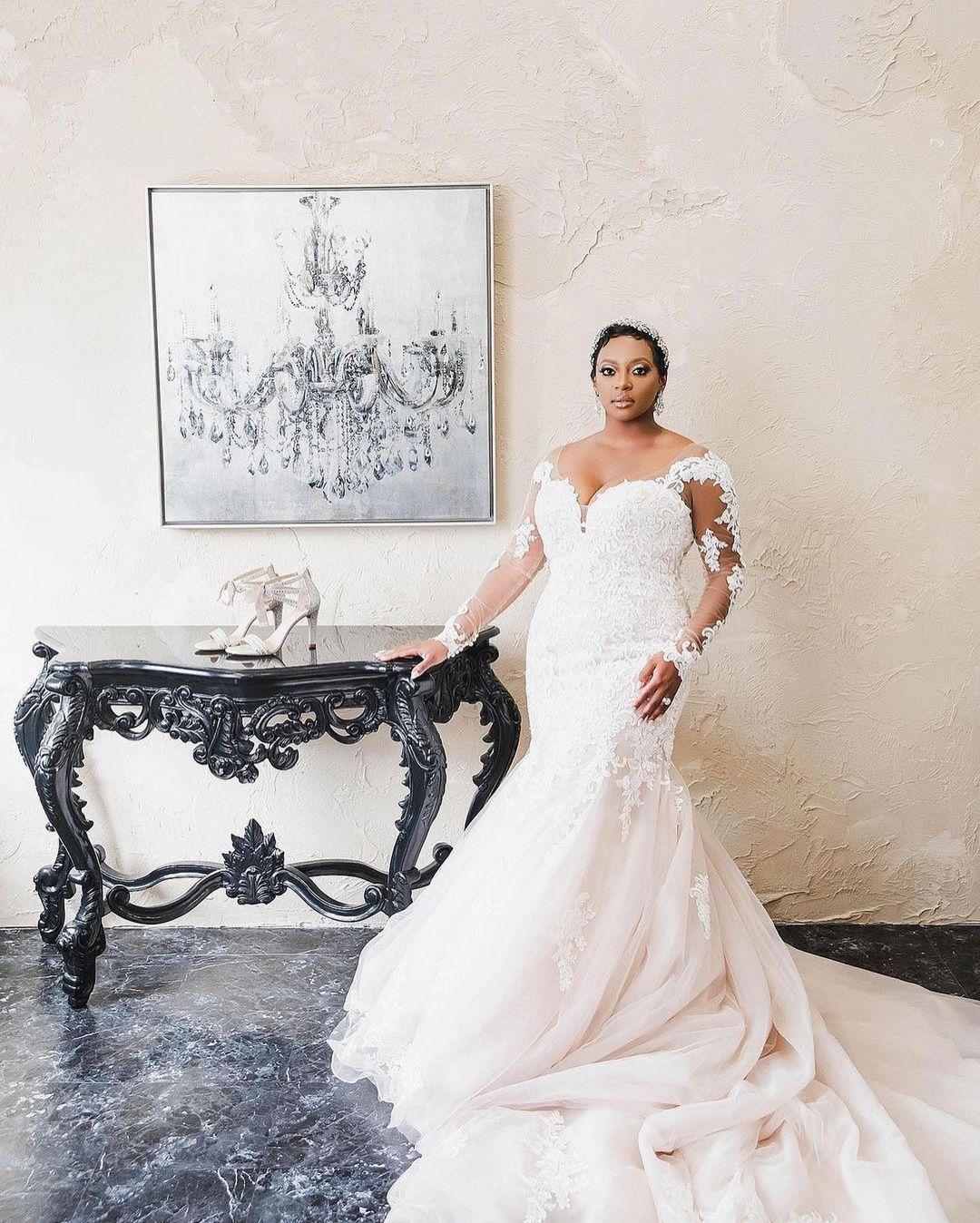 Plus Size Mermaid Wedding Dresses 2022 Covered Buttons Back Illusion Long Sleeve Full Lace Applique African Trumpet Bridal Gowns Robes