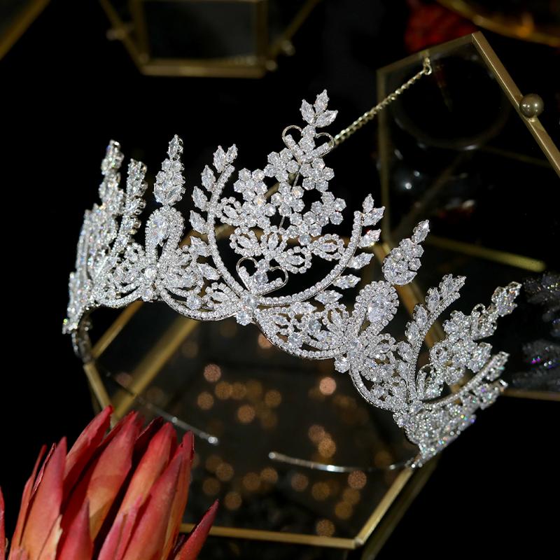 Hair Clips & Barrettes European-Style Crystal Crown Temperament Elegant Queen Headdress Bridal Hand Set CZ Wedding, Golden;silver
Hair Clips & Barrettes European-Style Crystal Crown Temperament Elegant Queen Headdress Bridal Hand Set CZ Wedding, Golden;silver