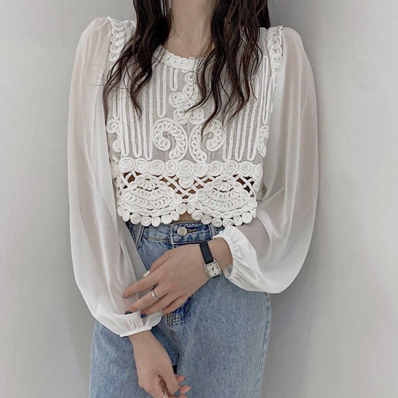 Korejpaa Women Shirt Summer Korean Gentle Temperament Round Neck Micro-Permeable Mesh Stitching Lace Crochet Hollow Blouses 210526