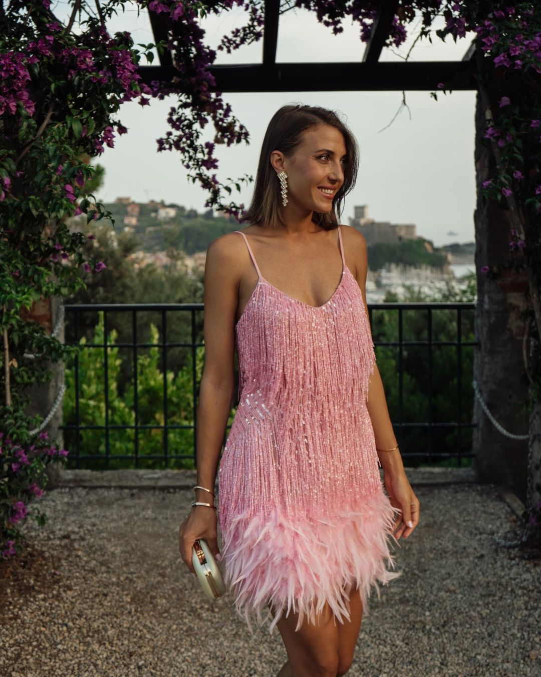 Sexy Evening Dresses Spaghetti Sleeve Less Custom Made Sequins Race Feather Sweep Train Length Prom Dress Robe De Marie
