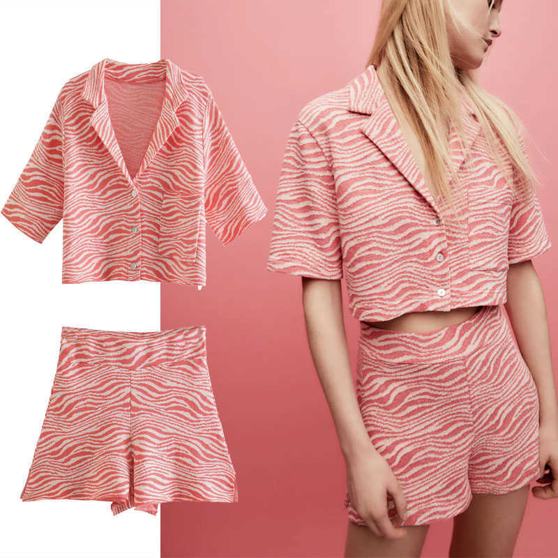 Za Animal Print Jacquard Knit Shirt Women Short Sleeve Vintage Summer Cropped Shirts Woman Chic Button Up Pink Blouse Top 210602
Za Animal Print Jacquard Knit Shirt Women Short Sleeve Vintage Summer Cropped Shirts Woman Chic Button Up Pink Blouse Top 210602