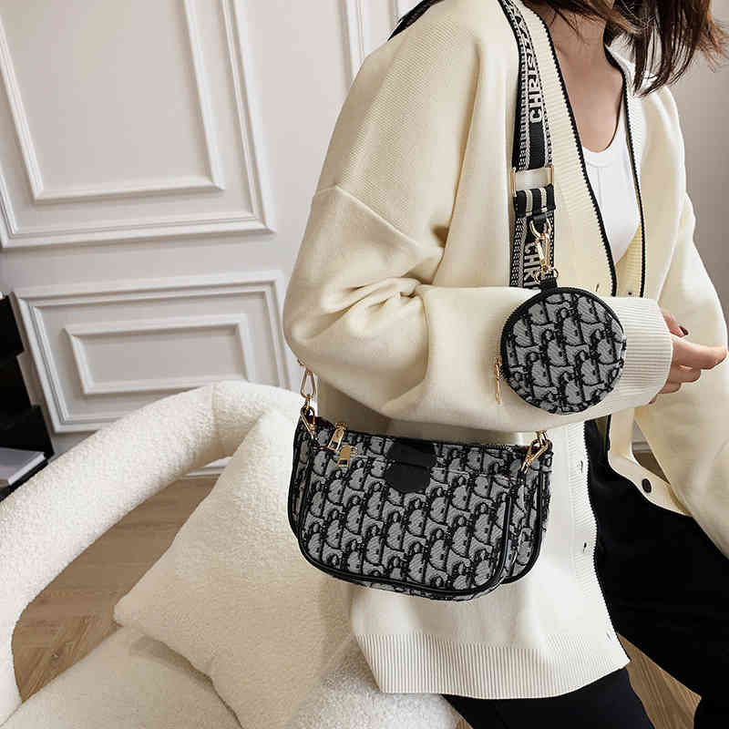 80% store online Bag women 2022 New Single Shoulder Messenger women's bag fashion middle ancient wide shoulder belt small square mahjong net red wholesale, Light gray
80% store online Bag women 2022 New Single Shoulder Messenger women's bag fashion middle ancient wide shoulder belt small square mahjong net red wholesale, Light gray